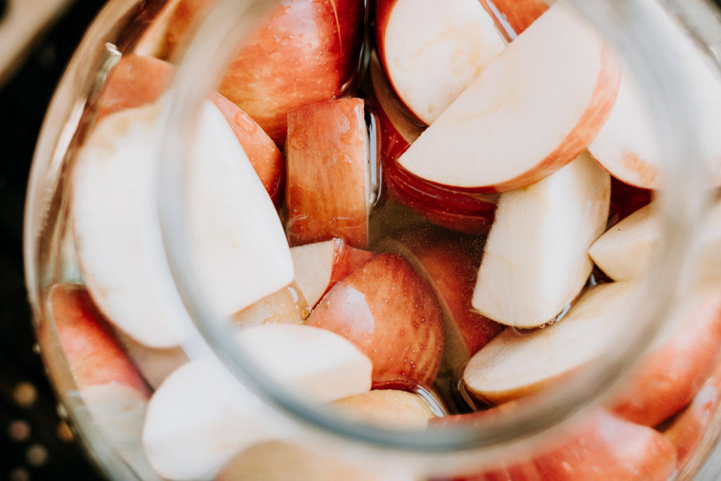 Äpfel im Glas