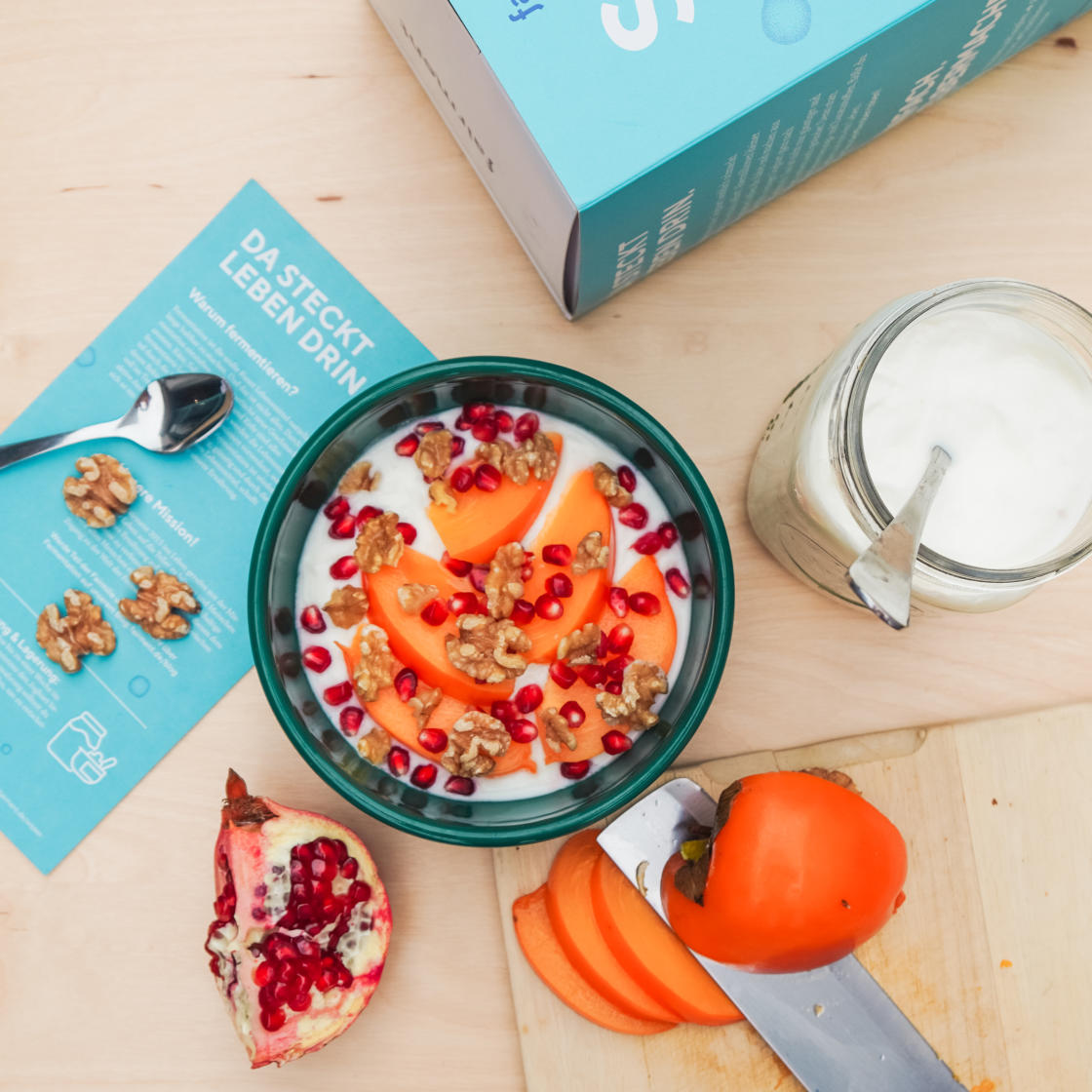 Rezept: Joghurt mit Kaki und Granatapfel | Fairment