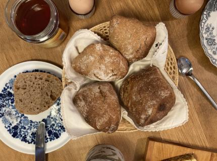 Sauerteigbrötchen